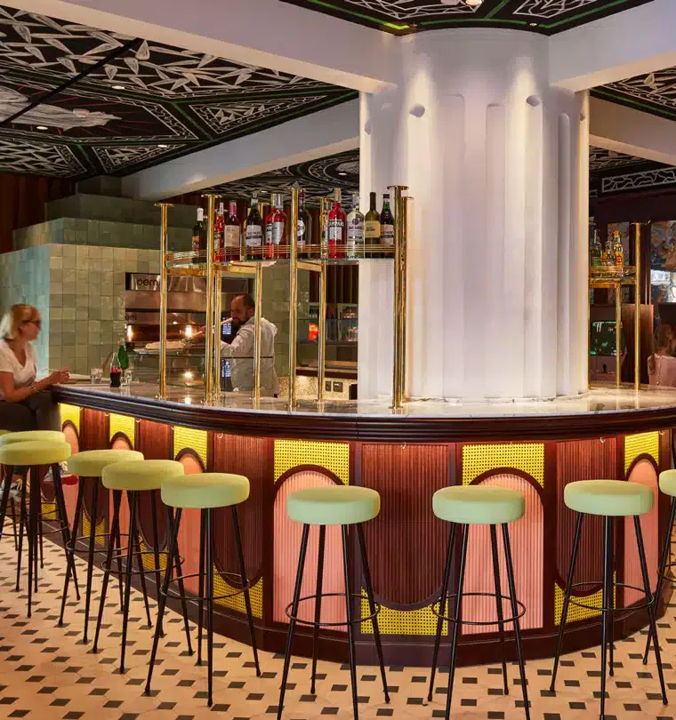 2o Sports Voyages - Séjour Match Italie France Tournoi des 6 nations 2025 à Rome Hôtel Mama Shelter