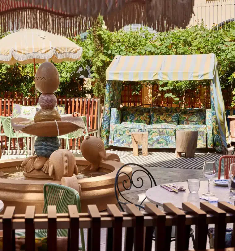 2o Sports Voyages - Séjour Match Italie France Tournoi des 6 nations 2025 à Rome Hôtel Mama Shelter