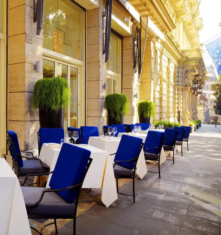 2o Sports Voyages - Séjour Match Italie France Tournoi des 6 nations 2025 à Rome Hôtel Westin Excelsior